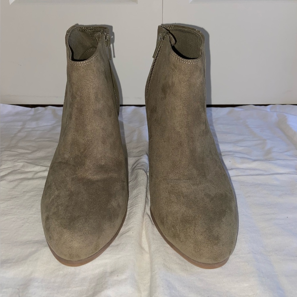 Women’s Boots, Size 9 - Picture 5 of 6